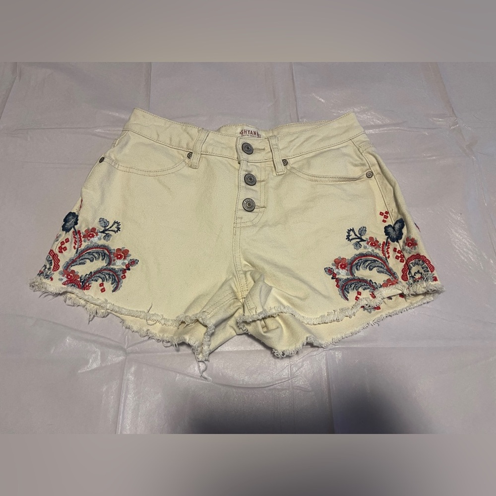 Shyanne Cream Embroidered Jean Shorts beach summer vacation cruise